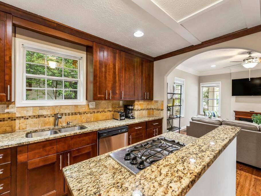 Gorgeous East Village Home Near Downtown Sleeps 12 5 Bedrooms Coffee Bbq Ac Parking 亚特兰大 外观 照片